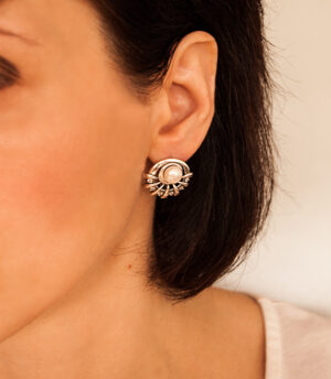 Strievorné náušnice 29028 na uche