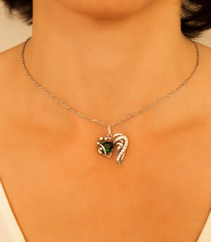 Strieborný prívesok so zirkónmi 39113 Kráľovská Rybka Green