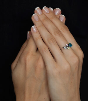 Strieborný prsteň Trilon 19091 Modrý na ruke