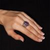 Strieborný prsteň s ametystom – Liana 19095 am purple na ruke