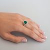 Strieborný prsteň so zirkónom – Malinka 19018 zelená na ruke