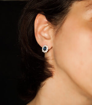 Strieborné náušnice so zirkónmi - 29090 Jar tmavo-modré ucho